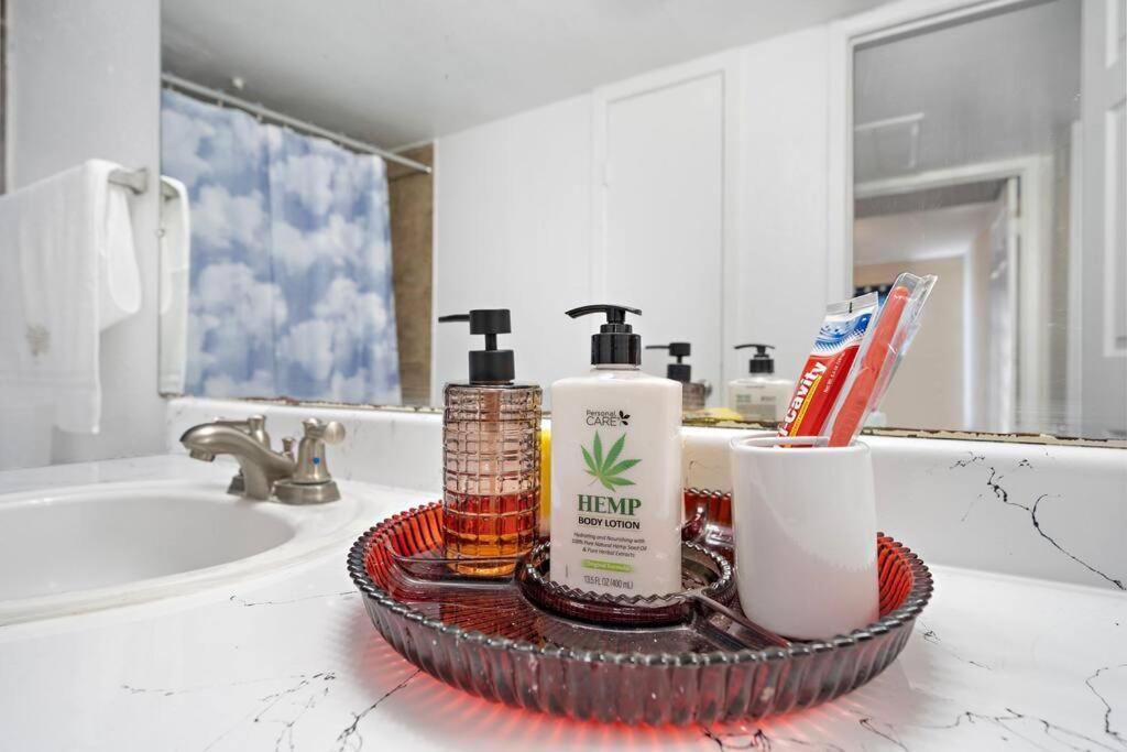 Cozy, Dedicated Workspace, Fast Wi-Fi Apartment Хюстън Екстериор снимка