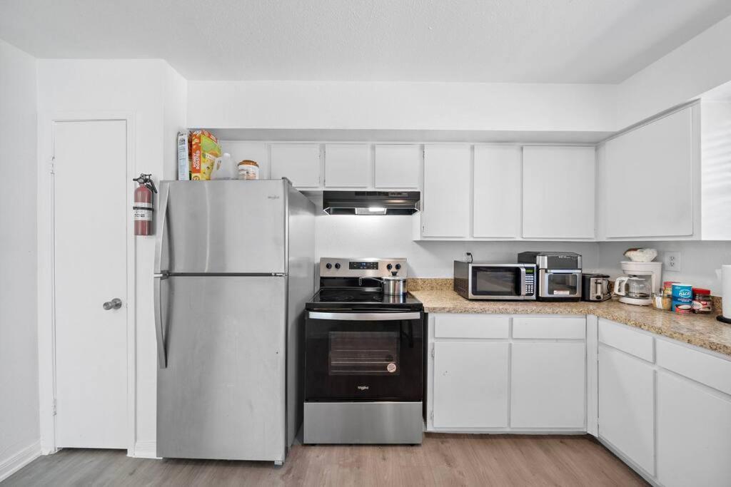 Cozy, Dedicated Workspace, Fast Wi-Fi Apartment Хюстън Екстериор снимка